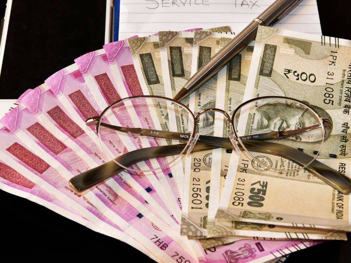Hindi News Budget 2023 expecting relief in Tax must read economic survey 2023 abpp बजट 2023-24: टैक्स में भारी कमी की उम्मीद पाले बैठे लोग आर्थिक सर्वे की कड़वी बातें भी जान लें