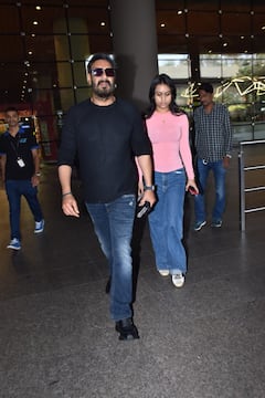 Ajay Devgn के साथ स्पॉट हुईं बेटी Nysa Devgan, मीडिया के सामने नजरें झुकाए चलती रहीं काजोल की लाडली