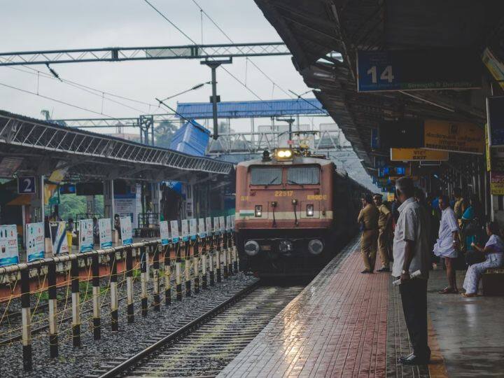 Rail Budget : গতকাল অর্থনৈতিক সমীক্ষার রিপোর্টে জানানো হয়েছিল, আগামী ১০ বছরে রেলে বিশাল পরিমাণ খরচ হতে চলেছে।