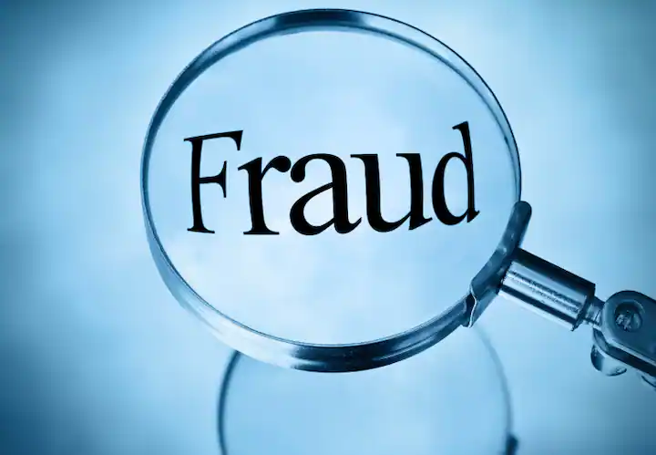 ताजमहल देखने आई स्विस पर्यटक को 5 हजार का सामान 37 हजार में बेंचा, ठगी करने वाले तीन गिरफ्तार