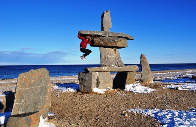 कहा जाता है कि कनाडा के कुछ इलाकों में गुरुत्वाकर्षण का स्तर दूसरे इलाकों के मुकाबले बहुत कम है, इन हिस्सों में हवा में उड़ने का अनुभव भी होता है.