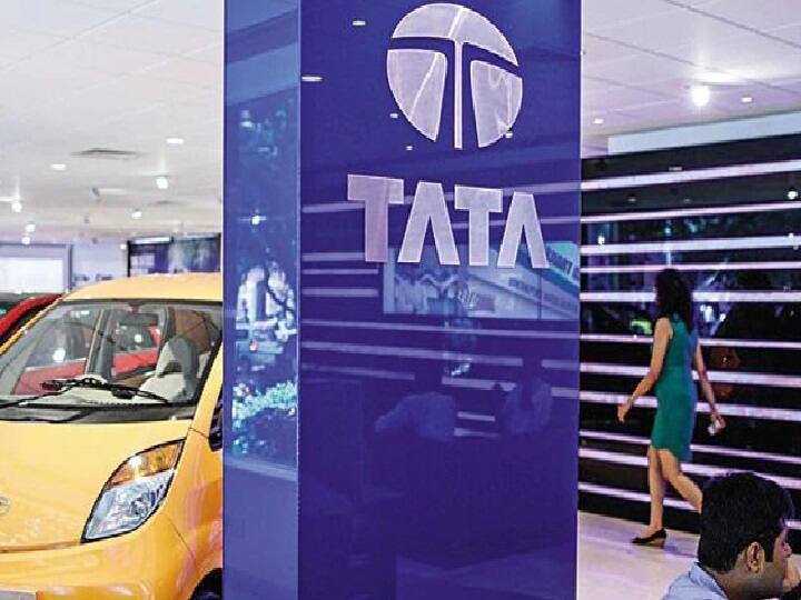 देश की दिग्गज कार निर्माता कंपनी टाटा मोटर्स (Tata Motors) ने अपने ग्राहकों को झटका देते हुए 1, फरवरी 2023 से अपने पैसेंजर व्हीकल्स के दाम बढ़ोतरी का फैसला किया है. कंपनी ने अलग-अलग मॉडल्स और वैरिएंट के आधार पर गाड़ी के दामों में 1.2 फीसदी बढ़ोतरी करने का फैसला किया है. (PC: ABP Live)