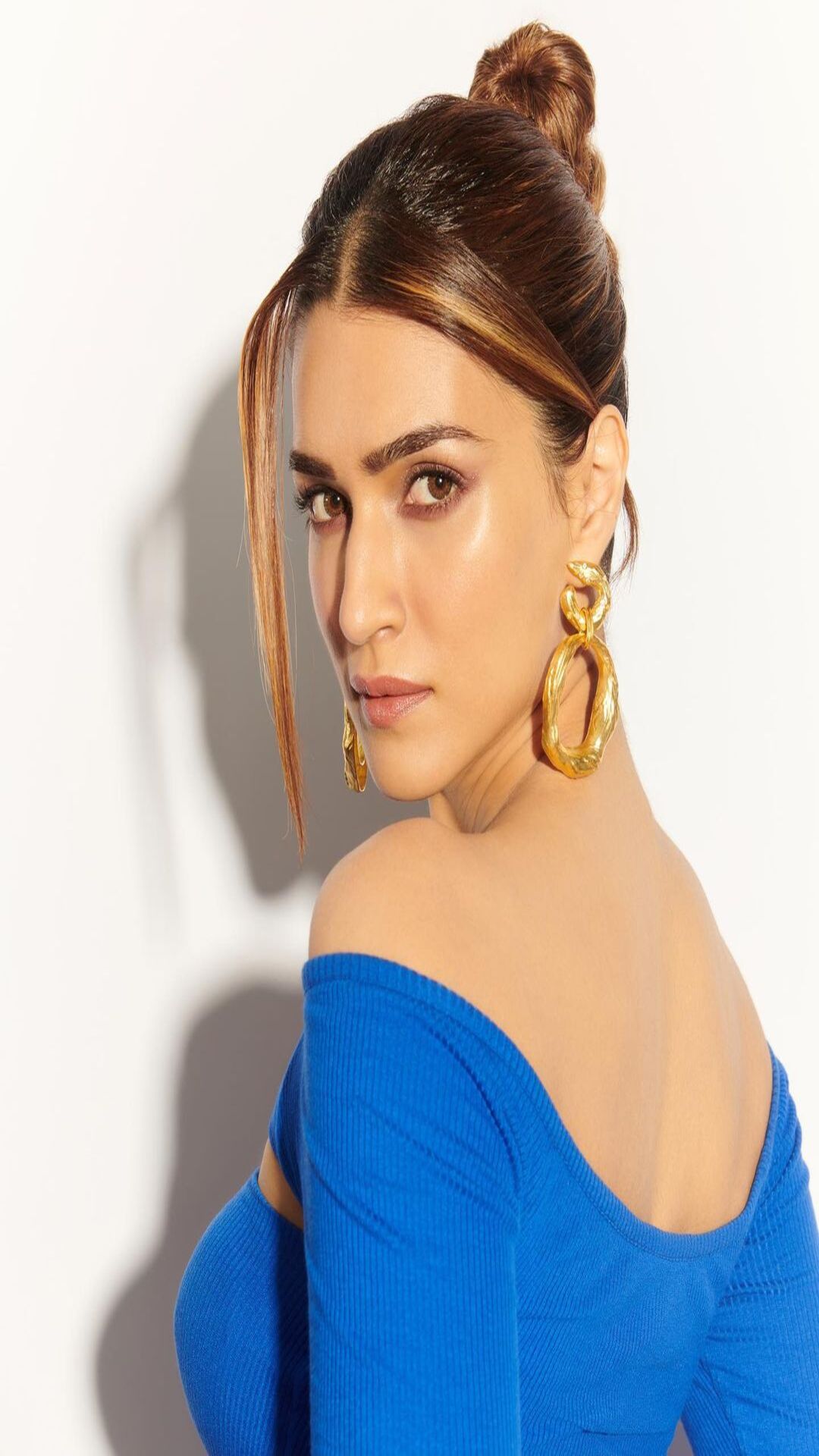 Kriti Sanon's traditional avatar is making us want to see her more ! -  Bollywood Dhamaka