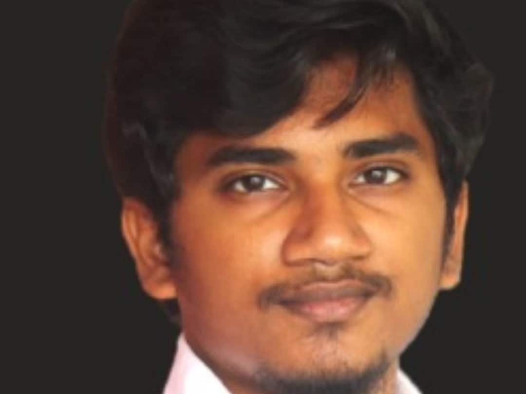 In a tense political environment treasurer of the Naam Tamil Party Erode East was killed ஈரோடு கிழக்கு நாம் தமிழர் கட்சி பொருளாளர், அவரது அண்ணன் கொலை: உறவினரை தேடும் போலீஸ்! காரணம் என்ன?