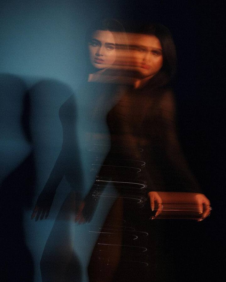 'बिग बॉस 15' का खिताब हासिल करने के बाद से  ही तेजस्वी की किस्मत खुल गई है. उन्हें लगातार काम मिल रहा है. 'नागिन 6' के अलावा वो कई और प्रोजेक्ट्स में नजर आ चुकी हैं. यही नहीं, पिछले साल उनकी एक मराठी फिल्म भी रिलीज हुई थी.