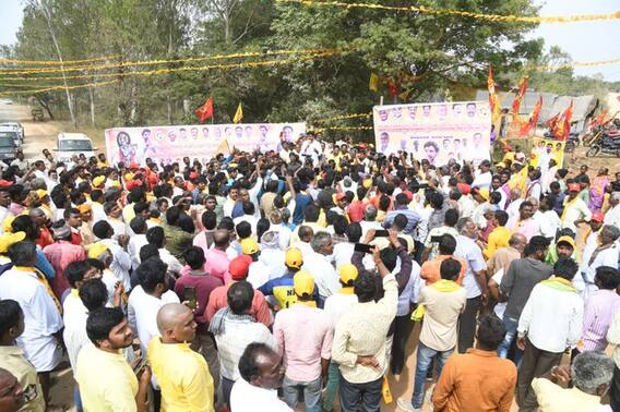 కూలీలతో మాటామంతీ- కురబ కులస్తుల సమస్యలపై చర్చ- ఐదో రోజు ఉత్సాహంగా లోకేష్ పాదయాత్ర
