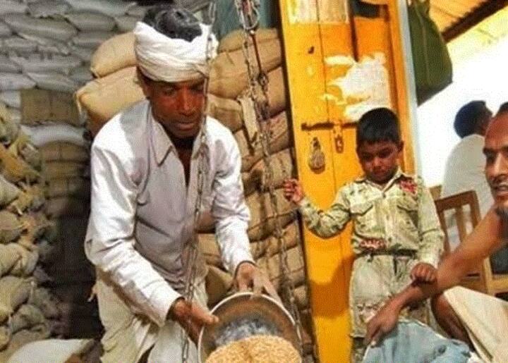 ਕੇਂਦਰੀ ਵਿੱਤ ਮੰਤਰੀ ਨਿਰਮਲਾ ਸੀਤਾਰਮਨ ਨੇ ਕਿਹਾ ਕਿ ਇਹ ਦੇਸ਼ ਦੀ ਆਜ਼ਾਦੀ ਦੇ ਦੌਰ ਦਾ ਪਹਿਲਾ ਬਜਟ ਹੈ। ਬਜਟ ਵਿੱਚ ਸਾਡੀ ਸਰਕਾਰ ਨੇ ਹਰ ਵਰਗ ਤੱਕ ਪਹੁੰਚਣ ਦੀ ਕੋਸ਼ਿਸ਼ ਕੀਤੀ ਹੈ। ਸਾਡੀ ਕੋਸ਼ਿਸ਼ ਨੌਜਵਾਨਾਂ ਅਤੇ ਹਰ ਵਰਗ ਦੇ ਲੋਕਾਂ ਨੂੰ ਆਰਥਿਕ ਮਜ਼ਬੂਤੀ ਪ੍ਰਦਾਨ ਕਰਨ ਦੀ ਹੈ। ਦੁਨੀਆ 'ਚ ਮੰਦੀ ਦੇ ਬਾਵਜੂਦ ਭਾਰਤ 'ਚ ਮੌਜੂਦਾ ਵਿਕਾਸ ਦਰ 7 ਫੀਸਦੀ ਦੇ ਆਸ-ਪਾਸ ਬਣੀ ਹੋਈ ਹੈ। ਚੁਣੌਤੀਆਂ ਭਰੇ ਸਮੇਂ ਵਿੱਚ ਭਾਰਤ ਵਿਕਾਸ ਦੀ ਦਿਸ਼ਾ ਵਿੱਚ ਤੇਜ਼ੀ ਨਾਲ ਅੱਗੇ ਵੱਧ ਰਿਹਾ ਹੈ। ਦੁਨੀਆ ਭਰ ਦੇ ਲੋਕਾਂ ਨੇ ਭਾਰਤ ਦੇ ਵਿਕਾਸ ਦੀ ਤਾਰੀਫ ਕੀਤੀ ਹੈ। ਇਹ ਬਜਟ ਅਗਲੇ 25 ਸਾਲਾਂ ਲਈ ਬਲਿਊ ਪ੍ਰਿੰਟ ਹੈ। ਕੋਰੋਨਾ ਮਹਾਮਾਰੀ ਦੇ ਖਿਲਾਫ ਚੱਲ ਰਹੀ ਮੁਹਿੰਮ ਨੇ ਦੇਸ਼ ਨੂੰ ਇਕ ਨਵੇਂ ਪੱਧਰ 'ਤੇ ਪਹੁੰਚਾਇਆ ਹੈ ਅਤੇ ਦੁਨੀਆ ਨੇ ਭਾਰਤ ਦੀ ਤਾਕਤ ਨੂੰ ਪਛਾਣਿਆ ਹੈ।