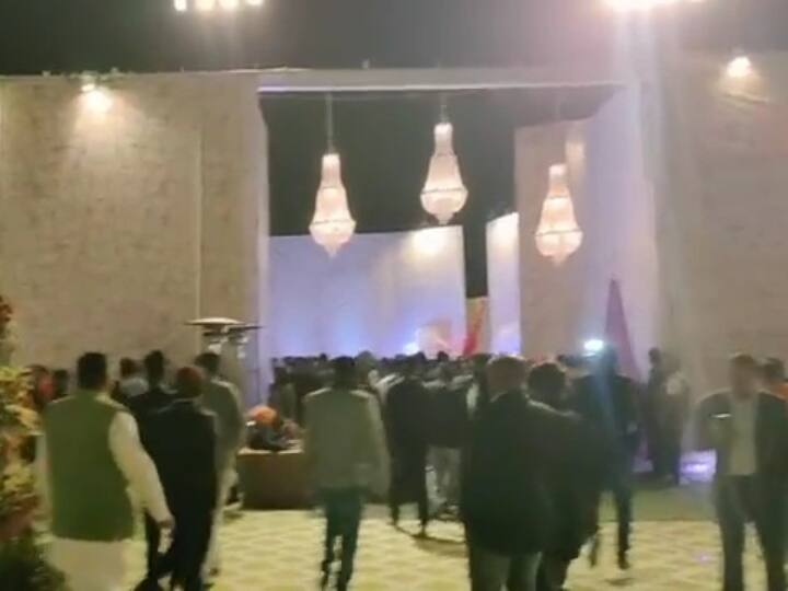 एक एनआरआई पिता ने अपनी बेटी की शादी के लिए अपने पैतृक गांव बाड़मेर के भियाड़ के बुद्धाताल छोटे से गांव को ऐसा सजाया, जिसे देखकर सभी दंग रह गए.