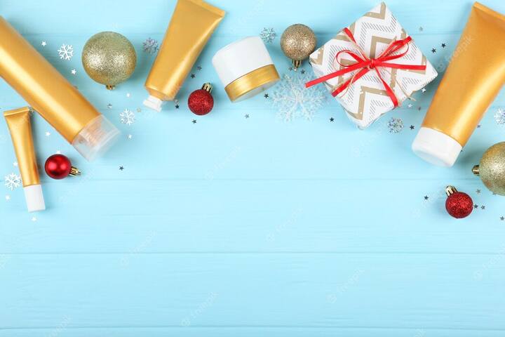 यूज़फुल फेवरेट कॉस्मेटिक्स का पैक: वैलेंटाइन डे पर आप यह गिफ्ट देकर अपने पार्टनर के चेहरे पर बड़ी सी स्माइल आ सकते हैं. दरअसल आजकल हर कोई अपने फेवरेट कॉस्मेटिक ब्रांड्स का इस्तेमाल करता है. ऐसे में एक यूज़फुल गिफ्ट के तौर पर आप उन्हें उनके फेवरेट ब्यूटी प्रोडक्ट्स का एक पैक बनाकर गिफ्ट कर सकते हैं.
