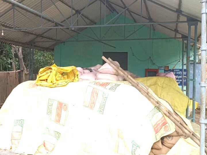 மயிலாடுதுறையில் திறக்கப்படாத அரசு நெல் கொள்முதல் நிலையங்களால் விவசாயிகள் அவதி