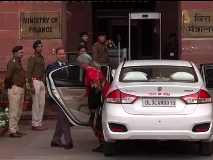 Finance Minister Nirmala Sitharaman's first stop of the day was the Ministry of Finance. She will present the Budget at Parliament at 11 am. (Source: ANI)