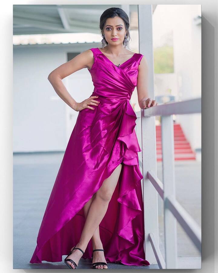 గలగలా మాటలతో, పంచ్ లు వేస్తూ అందరినీ నవ్విస్తుంది. Image Credit: Sowmya Rao/Instagram