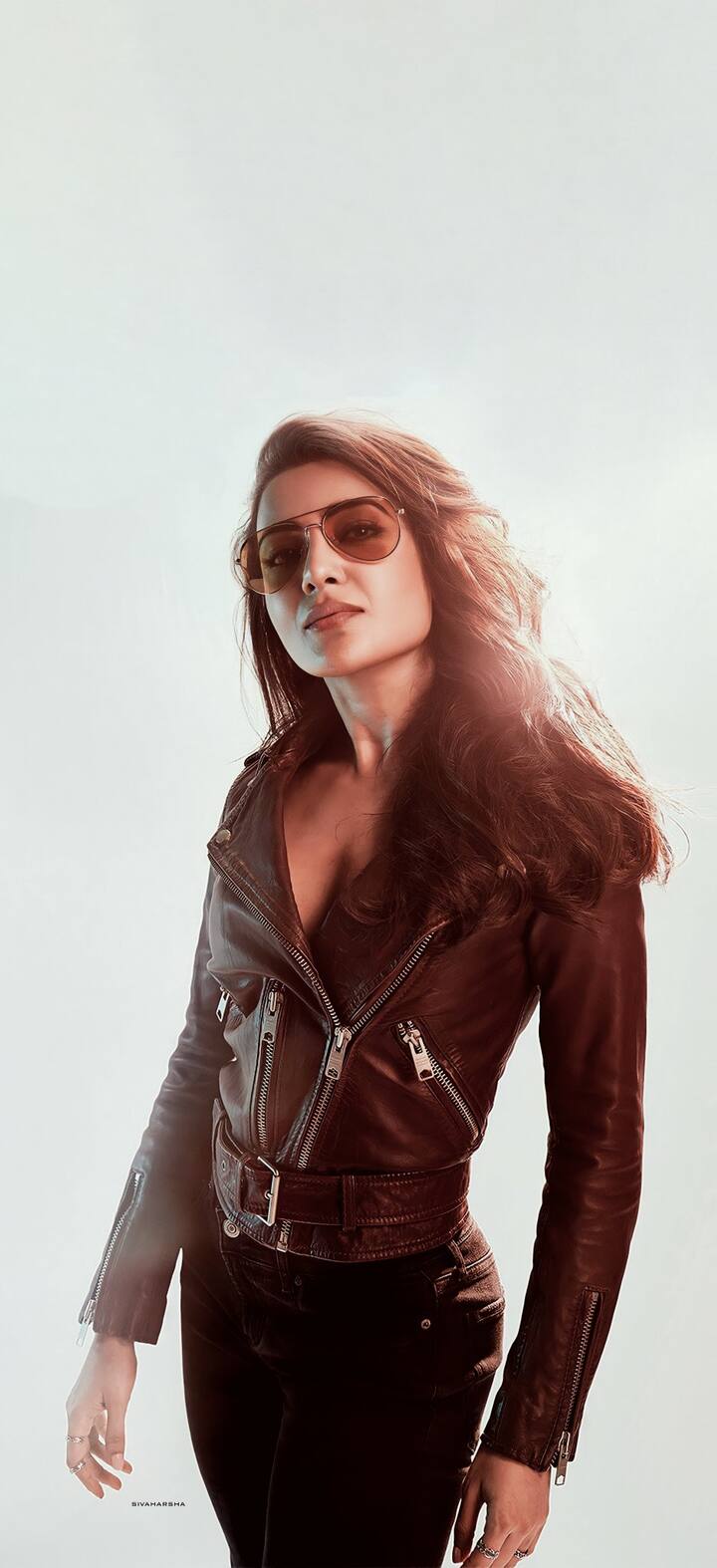 ஹாலிவுட் லுக்கில் இருக்கும் சமந்தாவின் புகைப்படம் வைரலாகி வருகிறது