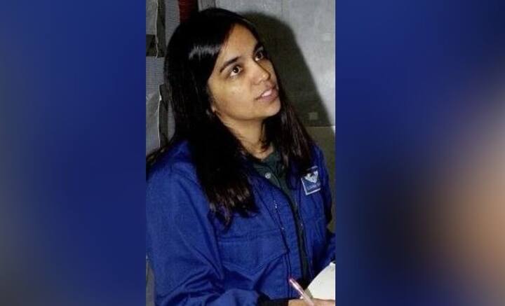 কলম্বিয়া স্পেস শাটল-এ চেপে দ্বিতীয় বার মহাকাশ অভিযানে গিয়েছিলেন কল্পনা। নাসা-র STS-107 অভিযানে শামিল হন তিনি। তাতে মহাকাশে ১৫ দিনের অভিযানে গিয়েছিলেন দ্বিতীয় বারের জন্য। কিন্তু ফেরার সময় পৃথিবীর বায়ুমণ্ডলের প্রবেশ করতে গিয়েই দুর্ঘটনা ঘটে যায়। পৃথিবীর মাটি আর ছোঁয়া হয়নি তাঁর। বরং মহাশূন্য থেকে বায়ুমণ্ডলে প্রবেশ করতেই দুর্ঘটনার শিকার হয় মহাকাশযানটি। দাউদাউ করে ধরে যায় আগুন। তাতেই ভস্ম হয়ে যান কল্পনা। মহাশূন্যের উদ্দেশে রওনা দেওয়ার সময়ও মহাকাশযানটিতে যান্ত্রিক গোলযোগ দেখা দিয়েছিল।