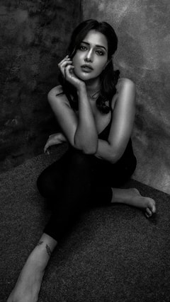 Raiza Wilson: 'உலக அழகி நான்தான்..' இணையவாசிகளை கிரங்கடிக்கும் ரைசா வில்சனின் கண்ணாடி செல்ஃபி!