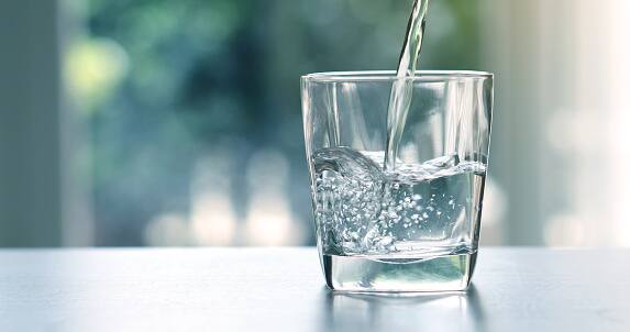lifestyle news health tips How long should water be consumed after coming out of heat? Summer Health:તડકામાંથી પાછા આવ્યા પછી કેટલા સમય સુધી પાણી પીવું જોઈએ? જાણો શું કહે છે નિષ્ણાતો