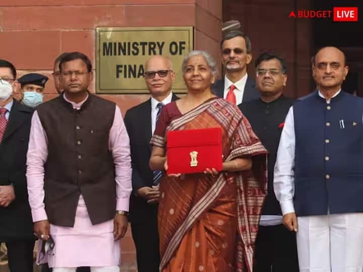 সিনিয়র সিটিজেন সেভিংস স্কিমে আগে ৭.৭ শতাংশ সুদ দেওয়া হত। বর্তমানে ৮ শতাংশ সুদ পাওয়া যাচ্ছে এই স্কিমে।
