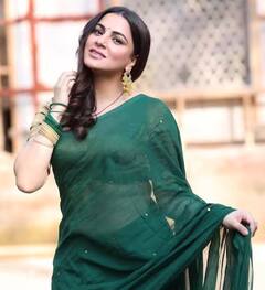 Shraddha Arya Living Room Photos: 'કુંડળી ભાગ્ય' ફેમ એક્ટ્રેસ શ્રદ્ધાના ઘરનો લિવિંગ રૂમ છે એકદમ રોયલ