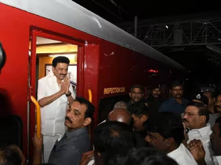 Tamil Nadu Chief Minister M. K. Stalin left for Vellore on a two-day journey by train to initiate various projects. முதலமைச்சரின் 2 நாள் பயணம்; ரயில் மூலம் வேலூருக்கு புறப்பட்டு சென்றார்