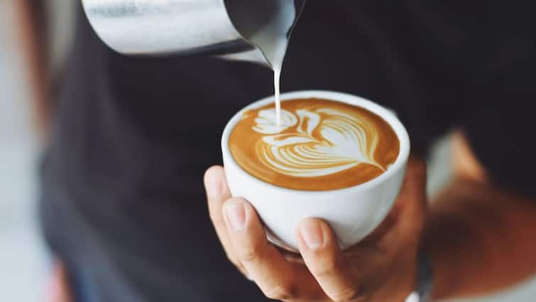 Coffee With Milk May Have Anti-Inflammatory Effect, Lab Study Suggests, know in details Coffee: দুধ দিয়ে কফি খাচ্ছেন? কী প্রভাব পড়ছে শরীরে?