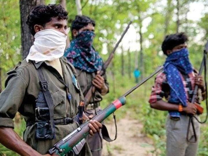 Jharkhand JJMP Naxalite Anil Bhuiyan surrender Palamu District Police Hussainabad and Chainpur police station Jharkhand Naxalite: झारखंड में जेजेएमपी के नक्सली ने हथियारों के साथ किया आत्मसमर्पण, दर्ज थे कई आपराधिक मामले