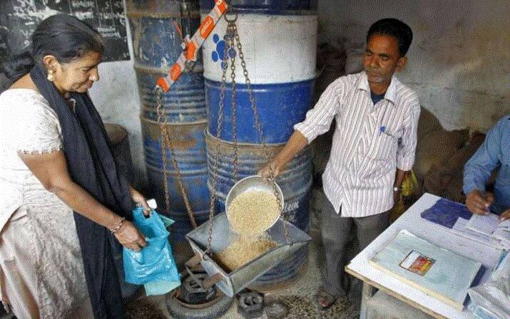 ਦੱਸ ਦੇਈਏ ਕਿ ਮੋਦੀ ਸਰਕਾਰ ਦੇ ਦੂਜੇ ਕਾਰਜਕਾਲ ਦਾ ਇਹ ਆਖਰੀ ਪੂਰਾ ਬਜਟ ਹੈ। ਅਗਲੇ ਸਾਲ ਚੋਣਾਂ ਤੋਂ ਪਹਿਲਾਂ ਮੋਦੀ ਸਰਕਾਰ ਸਿਰਫ਼ ਸਪਲੀਮੈਂਟਰੀ ਬਜਟ ਪੇਸ਼ ਕਰੇਗੀ। ਭਾਜਪਾ ਦੀ ਅਗਵਾਈ ਵਾਲੀ ਕੇਂਦਰ ਸਰਕਾਰ ਦੇਸ਼ ਦੇ ਕਰੋੜਾਂ ਕਿਸਾਨਾਂ ਨੂੰ ਖੁਸ਼ ਕਰਨ ਦੀ ਪੂਰੀ ਕੋਸ਼ਿਸ਼ ਕਰੇਗੀ। ਇਹੀ ਕਾਰਨ ਹੈ ਕਿ ਦੇਸ਼ ਦੀ ਰਾਜਧਾਨੀ ਦੇ ਲੋਕਾਂ ਨੂੰ ਵੀ ਇਸ ਵਾਰ ਬਜਟ ਤੋਂ ਵੱਡੀਆਂ ਉਮੀਦਾਂ ਹਨ। ਮੰਨਿਆ ਜਾ ਰਿਹਾ ਹੈ ਕਿ ਅੱਜ ਦੇ ਬਜਟ ਵਿੱਚ ਮੋਦੀ ਸਰਕਾਰ ਦਿੱਲੀ ਵਾਸੀਆਂ ਲਈ ਕਈ ਤੋਹਫ਼ਿਆਂ ਦਾ ਐਲਾਨ ਕਰ ਸਕਦੀ ਹੈ।