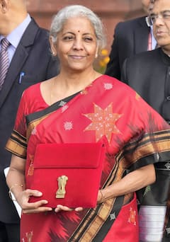 Nirmala Sitharaman Budget Saree: লাল খোল, কালো টেম্পল বর্ডার, এবারও নজর কাড়ছে অর্থমন্ত্রীর শাড়ি