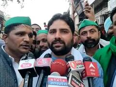 मुजफ्फरनगर में धरने पर बैठे किसानों ने निकाला पैदल मार्च, चरण टिकैत बोले- 'आंखें खोले प्रशासन नहीं तो..'