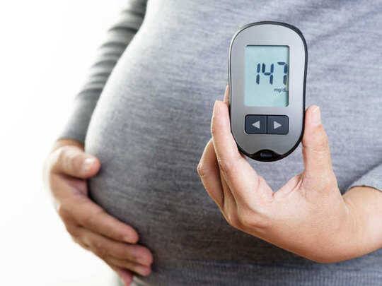 शरीर में विटामिन डी की कमी होने से ब्लड में ग्लूकोज का स्तर बढ़ने लगता है, जिससे मां को डायबिटीज का खतरा हो सकता है.