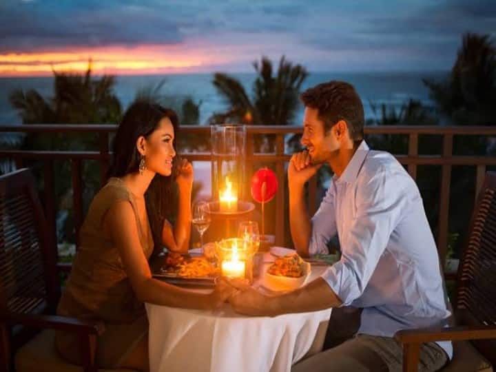 Romantic Places: इस बार वैलेंटाइन डे स्पेशल बनाना चाहते हैं तो पार्टनर के साथ किसी रोमांटिक जगह एक्सप्लोर कर सकते हैं. पुणे की 6 जगह वैलेंटाइन वीक सेलिब्रेट करने के लिए हैं.