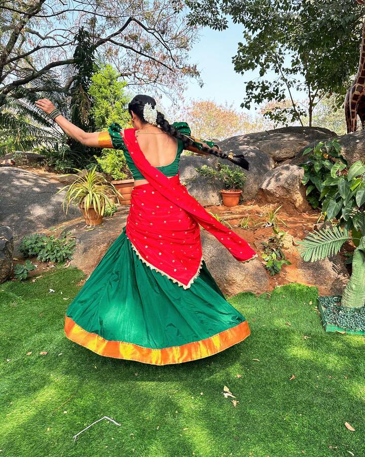 తెలుగులో 'నిప్పురవ్వ',' అన్నమయ్య' సహా పలు సినిమాల్లో నటించింది. భారతీయుడులో కమల్ కి జోడీగా మెప్పించింది. తెలుగు, తమిళ, మలయాళ, కన్నడ భాషా చిత్రాల్లో నటించిన కస్తూరి ప్రస్తుతం సీరియల్స్, వెబ్ సిరీస్ లో బిజీగా ఉంది.