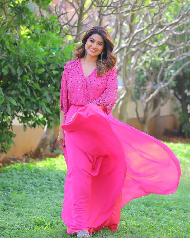 స్నేహ కొత్త లుక్ ( Image Credit: Sneha/Instagram)