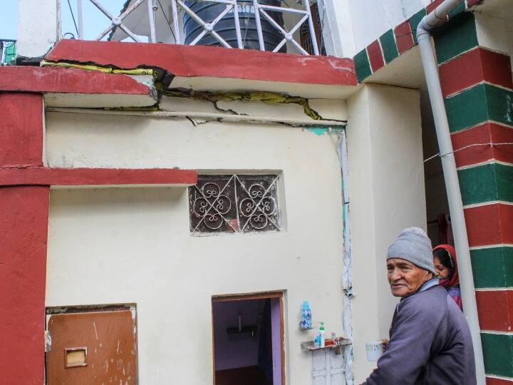 टिहरी जिले के नरेंद्रनगर विधानसभा क्षेत्र के अटाली गांव से होकर गुजरने वाली ऋषिकेश-कर्णप्रयाग रेल लाइन ने स्थानीय लोगों की काफी मुश्किलें बढ़ा दी हैं.