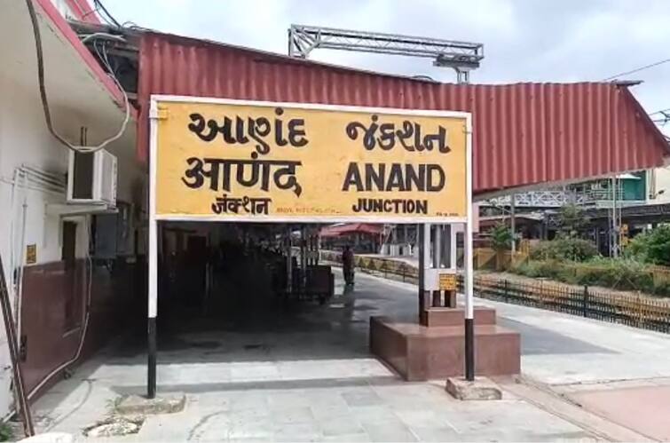 In anand, the businessman committed suicide by falling under the train Suicide: આણંદમાં વ્યાજખોરોના ત્રાસથી કંટાળી વેપારીએ ટ્રેન નીચે મડતું મુકી આપઘાત કરતા ચકચાર