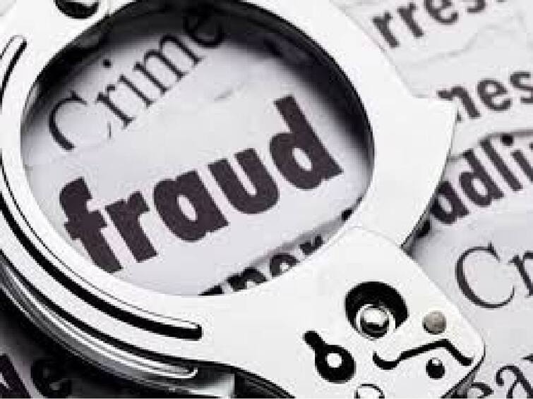 4 people, including the woman, have been arrested in the incident of extorting money from a young woman by making her associate with a businessman near Tiruporur. Crime: தொழிலதிபருடன் இளம்பெண்ணை பழக வைத்து பணம் பறிப்பு -  4 பேர் கைது