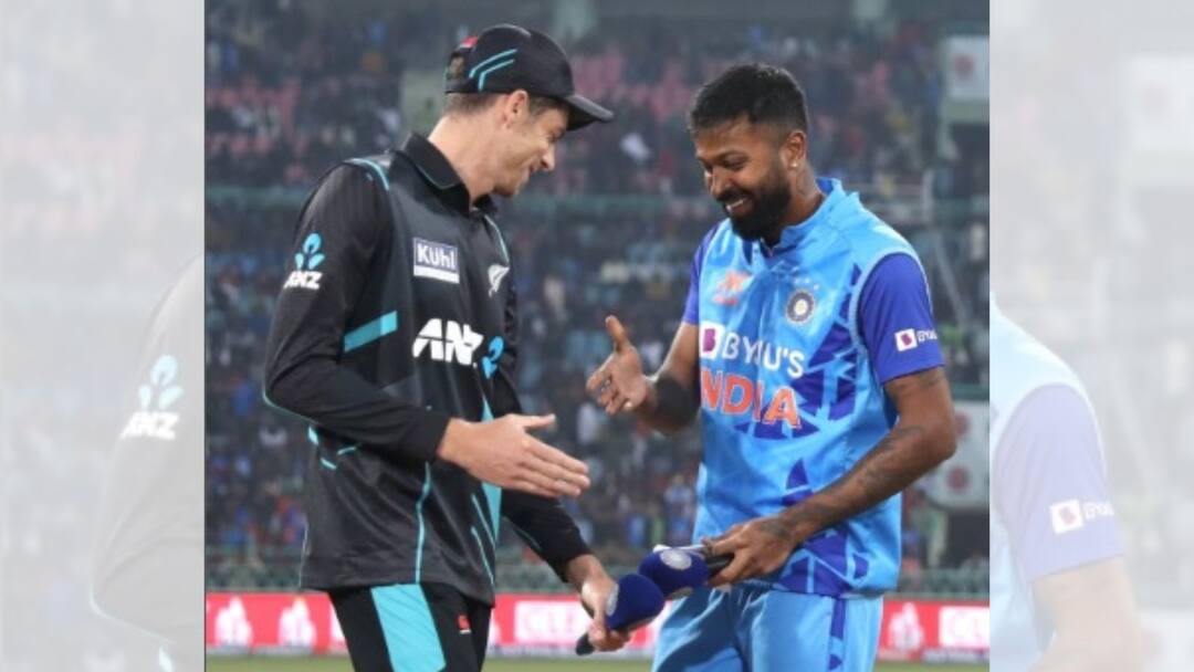 New Zealand is losing one wicket after another in the third T20 match against India IND vs NZ: পাওয়ার প্লে-তেই ৫ উইকেটের পতন, অর্শদীপদের বোলিংয়ের সামনে নাকানিচোবানি কিউয়ি টপ অর্ডারের
