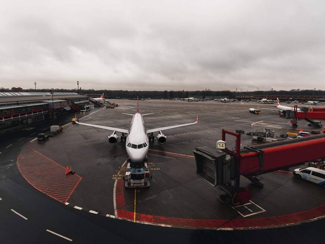 Union Budget 2023 Modi government's big gift 50 new airports will open in India, Check Details Union Budget 2023: దేశంలో కొత్తగా 50 ఎయిర్‌పోర్ట్‌లు,కనెక్టివిటీ పెంచేందుకు కేంద్రం కీలక నిర్ణయం