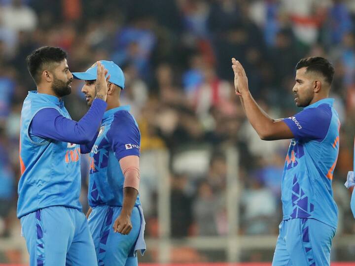 IND vs NZ, 3rd T20 India Won match by 168 runs against New Zealand at narendra modi cricket Staidum wins series with 2-1 IND vs NZ, 3rd T20 : तुफान फलंदाजीनंतर, भेदक गोलंदाजी, निर्णायक सामन्यात भारताचा 168 धावांनी तगडा विजय, मालिका 2-1 ने खिशात