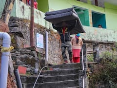 Photos: दर-दर दरक रहा उत्तराखंड, अब जोशीमठ के बाद रुद्रप्रयाग-कर्णप्रयाग में भी आईं दरारें