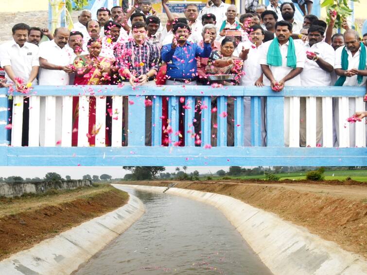 Day 2022-2023 opening of water for irrigation from veedur dam TNN விழுப்புரம்: வீடூர் அணையில் இருந்து 2022 -23ம் ஆண்டு பாசனத்திற்காக நீர் திறப்பு