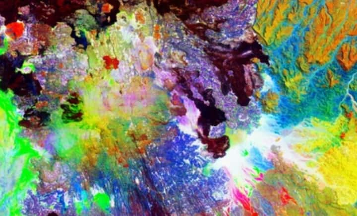 সেই কোন কালে তৈরি হয়েছিল বিশ্ব মানচিত্র। আজও তা অনুসরণ করে চলছে গোটা দুনিয়া। ছোটখাটো পরিবর্তন যে ঘটেনি, তা নয়। কিন্তু নতুন করে মানচিত্র তৈরির প্রয়োজন পড়েনি এখনও।