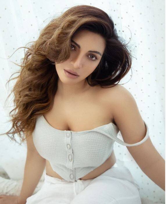 Shama in off-white tank top with matching coloured pants