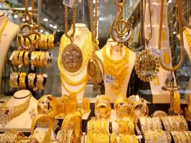 Big drop in gold price by 1500 rupees Gold Prices:  ઇન્ટરનેશનલ માર્કેટમાં કડાકો થતા સોનાના ભાવમાં 1500 રૂપિયાનો મોટો ઘટાડો