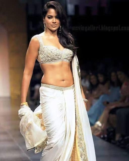 ਸਮੀਰਾ ਨੇ ਯਾਦ ਕੀਤਾ ਕਿ ਕਿਵੇਂ ਲਗਭਗ ਇੱਕ ਦਹਾਕੇ ਪਹਿਲਾਂ ਉਸ ਨੂੰ ਆਪਣੀਆਂ ਛਾਤੀਆਂ 'ਤੇ ਪੈਡ ਲਗਾਉਣੇ ਪੈਂਦੇ ਸਨ ਅਤੇ ਕਿਵੇਂ ਹਰ ਕੋਈ ਸਕ੍ਰੀਨ 'ਤੇ ਬਿਹਤਰ ਦਿਖਣ ਲਈ 