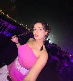 Avneet Kaur Photos: छोटी सी ड्रेस को कंधे से सरकाकर, ऐसे-ऐसे पोज देने लगी ये हसीना कि ठंड में भी बढ़ गया पारा!