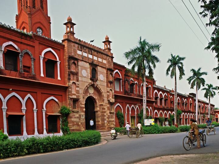 Karni sena announce to read hanuman chalisa at AMU circle Police house arrest अलीगढ़ मुस्लिम यूनिवर्सिटी में करणी सेना ने किया हनुमान चालीसा पढ़ने का ऐलान, पुलिस ने किया नजरबंद