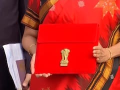 Budget 2023: अर्थसंकल्पाच्या बहिखात्याप्रमाणेच अर्थमंत्र्यांच्या साडीचा रंग; देशाच्या भविष्याचा लेखाजोगा बहिखात्यात बंद