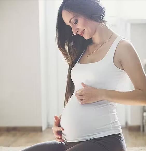 ਗਰਭ ਅਵਸਥਾ 'ਚ ਵਿਟਾਮਿਨ ਡੀ ਦੀ ਕਮੀ ਕਾਰਨ ਹਮੇਸ਼ਾ ਮਹਿਸੂਸ ਹੁੰਦੀ ਹੈ। ਹੱਡੀਆਂ ਵਿੱਚ ਲਗਾਤਾਰ ਦਰਦ ਰਹਿੰਦਾ ਹੈ। ਮਾਸਪੇਸ਼ੀਆਂ ਵਿੱਚ ਦਰਦ ਅਤੇ ਕੜਵੱਲ ਦੇ ਨਾਲ ਕਮਜ਼ੋਰੀ, ਮੂਡ ਸਵਿੰਗ ਅਤੇ ਚਿੜਚਿੜਾਪਨ ਵੱਧ ਜਾਂਦਾ ਹੈ।