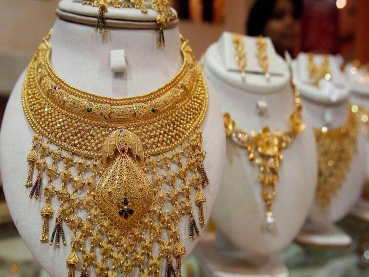 Gold Silver Price chennai today february 01 chennai rate Gold, Silver Price Today: நாளுக்கு நாள் புதிய உச்சம்...தங்கம் விலை உயர்வு...இன்றைய விலை நிலவரம் இதுதான்...!