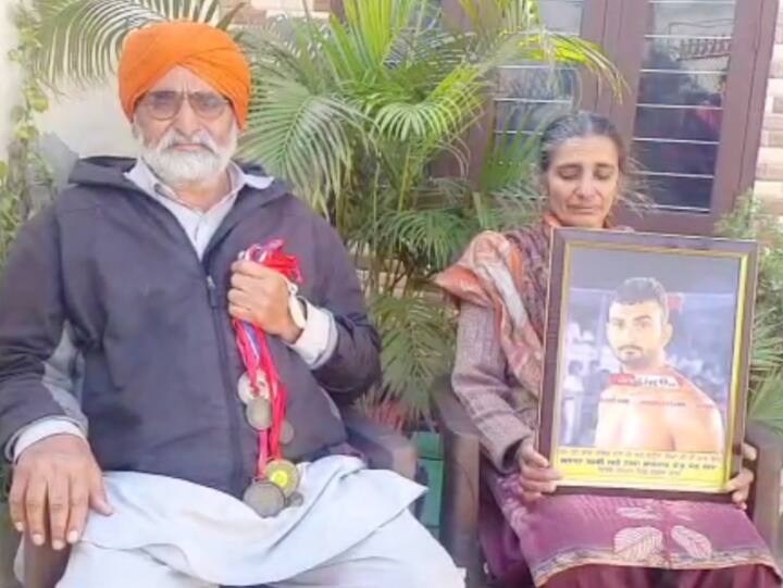 Late Kabaddi player Amarpreet Amri's parents request the government to attend their son last rites ann Punjab: कनाडा में बेटे की मौत, वापस लाने में असमर्थ, मां-पिता की सरकार से गुहार- 'अंतिम दर्शन करवा दो'